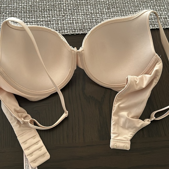 Victoria Secret perfect shape 36C - Picture 2 of 4